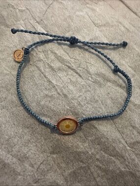 NWOT Pura Vida Blue Cord Daisy Charm Bracelet